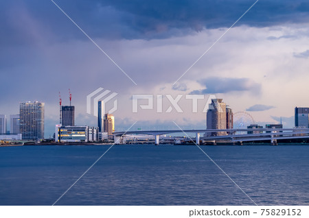 Cityscape of Tokyo Bay in the evening as seen from Takeshiba, Minato-ku, Tokyo Cityscape of Tokyo Bay in the evening as seen from Takeshiba, Minato-ku, Tokyo 75829152