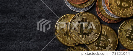 Bitcoin virtual currency cryptocurrency currency top view Bitcoin cryptocurrency ビットコイン 75831044