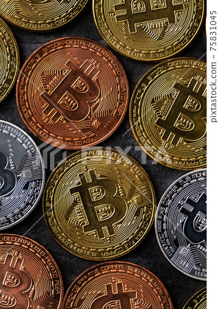 Bitcoin virtual currency cryptocurrency currency top view Bitcoin cryptocurrency ビットコイン 75831045