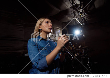 Play on. Gorgeous good-looking female vocal artist singing in th Play on. Gorgeous good-looking female vocal artist singing in th 75831435