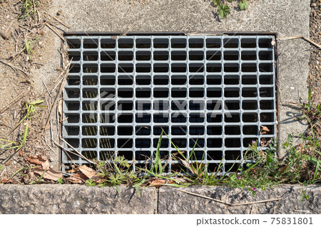Grating lid on road gutter 75831801
