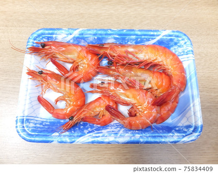 Boiled headed shrimp 75834409