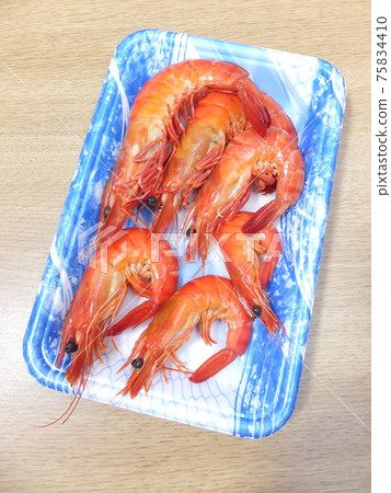 Boiled headed shrimp 75834410