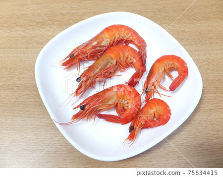 Boiled headed shrimp 75834415
