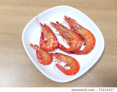 Boiled headed shrimp 75834417
