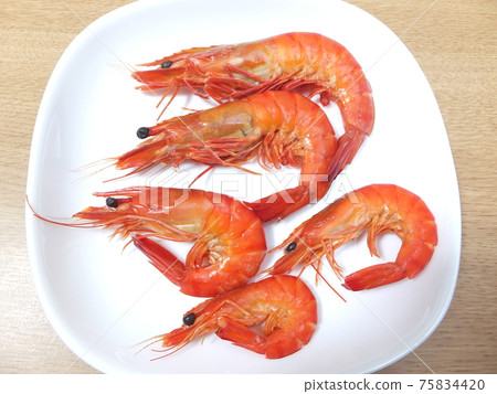 Boiled headed shrimp 75834420