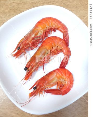 Boiled headed shrimp 75834421