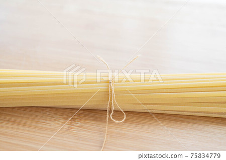 Spaghetti flat noodles Spaghetti flat noodles 75834779