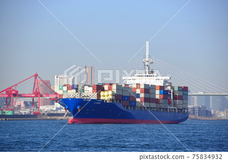 A container ship that departs from Osaka Port after leaving the Sakisu Container Terminal. A container ship that departs from Osaka Port after leaving the Sakisu Container Terminal. 75834932