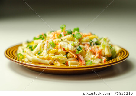 Cavatelli pasta with  iceberg lettuce, carrots, sweet corn, cucumber and chive in a sauce mayonnaise 75835219