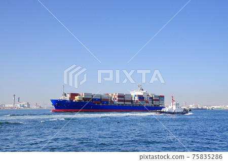 Container ship departing from Osaka Port Container ship departing from Osaka Port 75835286