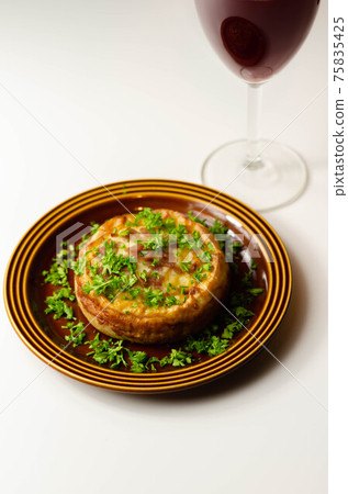 Quiche Lorraine, smoked bacon with medium and mature cheddar cheese and egg quiche filling in a shortcrust pastry Quiche Lorraine, smoked bacon with medium and mature cheddar cheese and egg quiche filling in a shortcrust pastry 75835425
