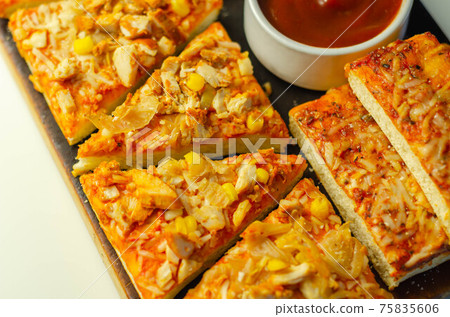 Various pizza slices of baguette with chicken and ham, with a topping of tomato sauce and cheese Various pizza slices of baguette with chicken and ham, with a topping of tomato sauce and cheese 75835606