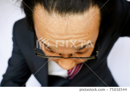 郊區的日本商人 75838544
