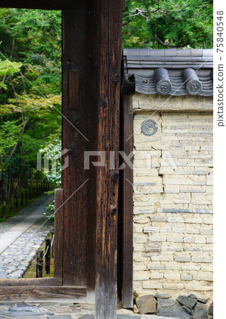 Buddhist temple Tsukiji wall 75840548