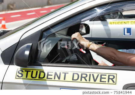 Learning to drive a car with a driving instructor 75841944