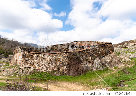 Old abandoned stone sheepfold in Puebla de la Sierra Old abandoned stone sheepfold in Puebla de la Sierra 75842643