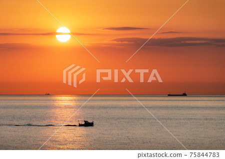Sunset in the ocean with soft waves 75844783