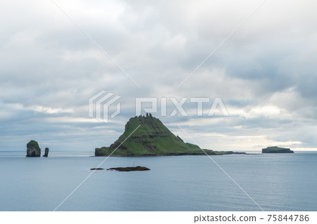 Dramatic view on Drangarnir and Tindholmur sea stacks Dramatic view on Drangarnir and Tindholmur sea stacks 75844786