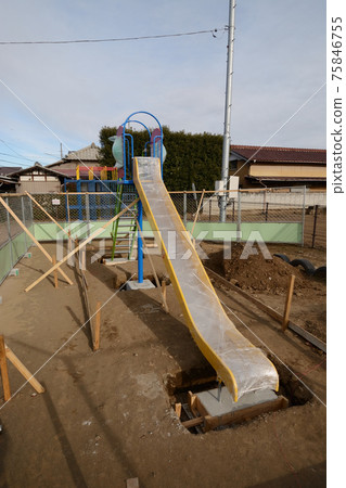 Slide during installation 75846755