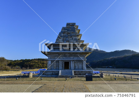 Iksan Mireuksaji Stone Pagoda Iksan Mireuksaji Stone Pagoda 75846791