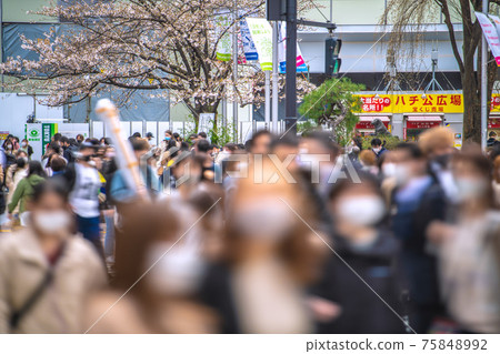 在取消日本東京市容的第一天,許多人湧出(取消緊急狀態)。即將到來的突變株感染爆炸... = 3月22日 在取消日本東京市容的第一天,許多人湧出(取消緊急狀態)。即將到來的突變株感染爆炸... = 3月22日 75848992