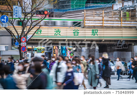 在取消日本東京市容的第一天，許多人湧出（取消緊急狀態）。即將到來的突變株感染爆炸... = 3月22日 75848999