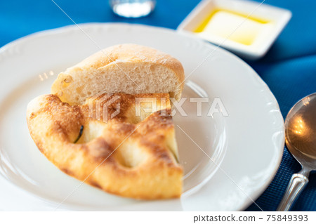 FOCACCIA 75849393