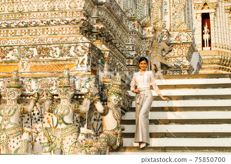 Woman in Thai Traditional Costume which is very Elite old Fashion Woman in Thai Traditional Costume which is very Elite old Fashion 75850700