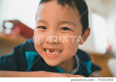 younger, person, baby boy 75851998