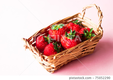 Large strawberry "Mouiko" Large strawberry "Mouiko" 75852290
