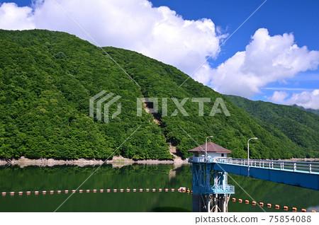 Lake Hirose with summer clouds-Yamanashi City, Yamanashi Prefecture Lake Hirose with summer clouds-Yamanashi City, Yamanashi Prefecture 75854088