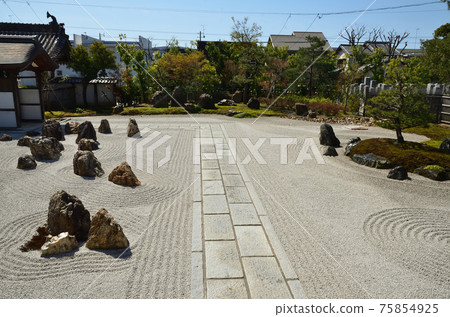 Ryuunji Massless Life Garden 75854925
