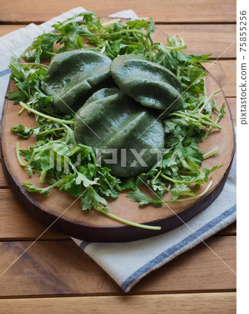 Korean traditional food mugwort rice cake Korean traditional food mugwort rice cake 75855256