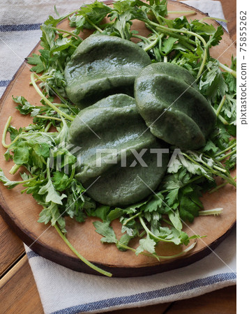 Korean traditional food mugwort rice cake Korean traditional food mugwort rice cake 75855262