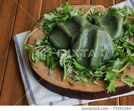 Korean traditional food mugwort rice cake Korean traditional food mugwort rice cake 75855264