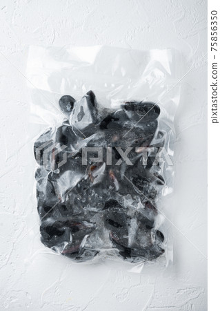 Vacuum packed whole shell mussels frozen, on white background, top view flat lay 75856350