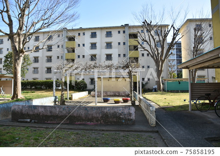The disappearing Showa housing complex The disappearing Showa housing complex 75858195