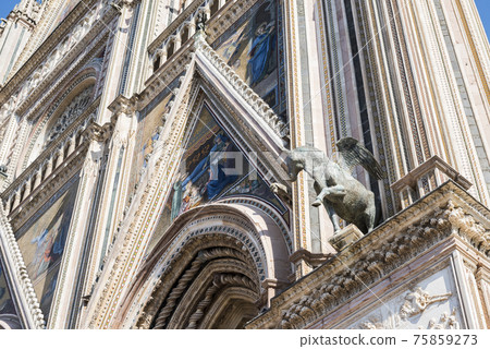 Facade of the 14th-century Roman cathedral Duomo di Orvieto, of Italian gothic art in Orvieto, Italy 75859273