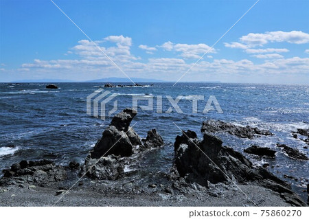 Overlooking the Tsugaru Peninsula from Cape Shirakami (Matsumae Town, Hokkaido) 75860270