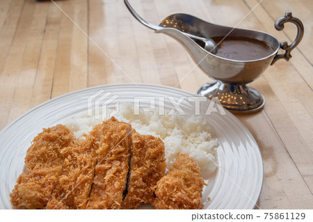 西餐廳傳統炸肉排咖哩 75861129