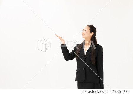 Business image middle woman Business image middle woman 75861224