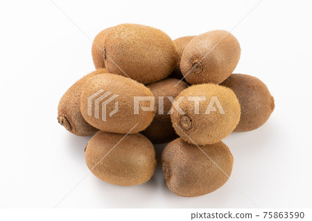 Kiwifruit white background studio shot 75863590