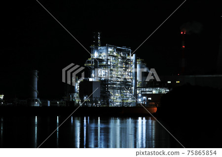 工廠的夜景 工廠的夜景 75865854
