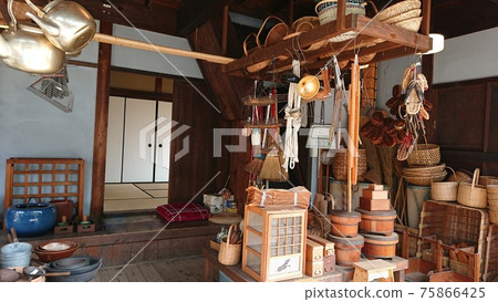 Rough shop Maruji Shoten in the early Showa period 75866425