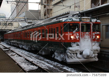 冬季北信濃線115系列車(長野站) 冬季北信濃線115系列車(長野站) 75875899