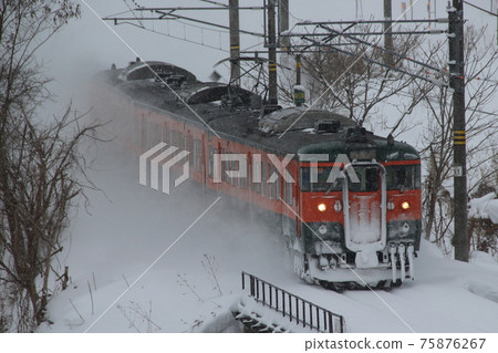Winter Kita Shinano Line 115 series train (Nagano⇔Myoko Kogen) 75876267