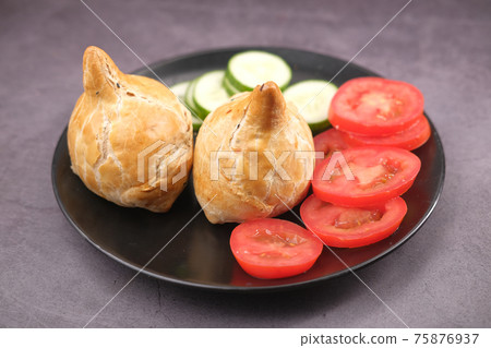 indian street food singara on plate indian street food singara on plate 75876937