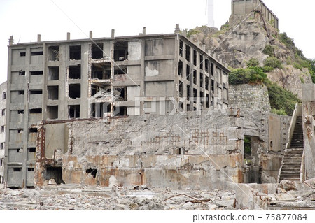 在Gunkanjima的被放棄的大廈 75877084