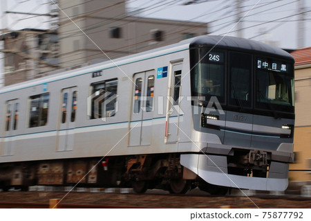 [H] Tokyo Metro Hibiya Line 13000 Series Train (Tobu Isesaki Line Direct) 75877792